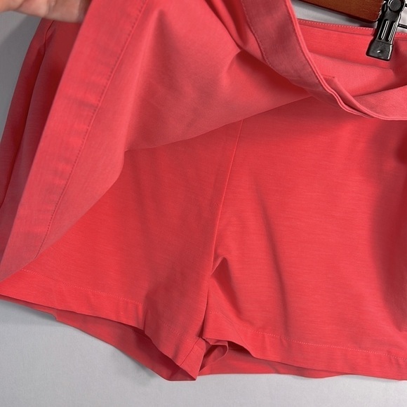 Southern Tide Jourdan Solid Performance Skort size 2 NWOT - Picture 3 of 7